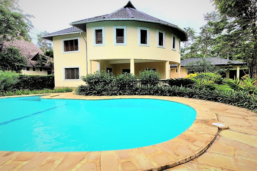 Villa M front view with pool